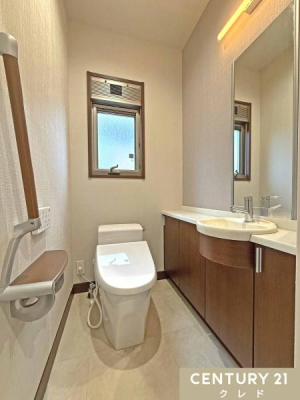 �g�C�� �������֍��t���g�C�����V�K�����I1�A2�K���ꂼ��Ɏ����ݒu���A�g������ǍD�B�������獷�����ގ��R���Ɗ��C�ŁA��������ۂ��₷���݌v�ł��B