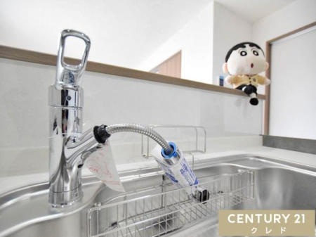 �L�b�`�� �L�b�`���ɂ͏򐅊��̌^�̐������̗p�B�z�[�X�������o����n���h�V�����[�^�C�v�Ȃ̂ŁA�V���N�̋��X�܂ŃT�b�Ɛ􂢗����āA�����̂����������N���N�ł��B