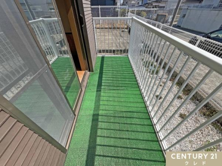 ���̑� 1�K���r���O�ƊO���璼�ڏo����ł���l�H�ł��~���ꂽ�e���X������܂��B
�y�b�g��V�΂�����A���󕨂������X�y�[�X�ɂ��d�󂵂܂��B