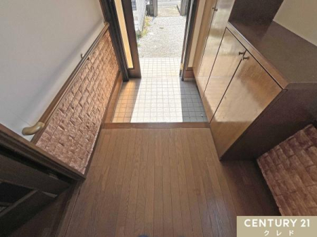 ���� �V���[�Y�{�b�N�X�������A��������Ƃ������[���\�ł��B
�肷�肪�ݒu����Ă���A�����Ȃ��q���܂��炲�N�z�̕��܂ň��S���Ă��g�����������܂��B