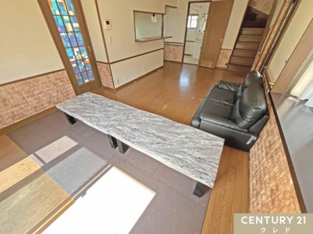 ���r���O �yLDK18���z
�_�C�j���O�ƃ��r���O��������背�C�A�E�g�ł���L���B
�X�e���h�O���X�̃h�A����ۓI�ŁA�����ӂ���Ԃł��B