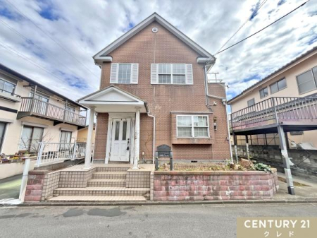 ���n�O�ώʐ^ �H���X�{�H�̗��h�ȘȂ܂���4LDK�ł��B
�����K���̊O�ς͉ԂȂǂ̐A���Ƃ̑������ǂ��A�K�[�f�j���O���y���݂������Ƒ��ɂ��������߂ł��B