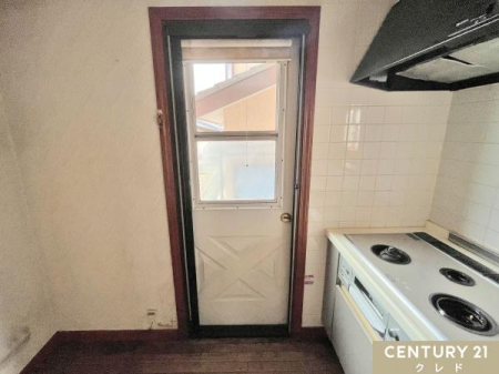 �L�b�`�� �y������z
�Ǝ��̍ۂ̈ړ����X���[�Y�ɍs���鏟����̂���L�b�`���B
�S�~�o���┃�����̉ו��𒼐ڃL�b�`������[�ɉ^�ԍۂɕ֗��ł��B