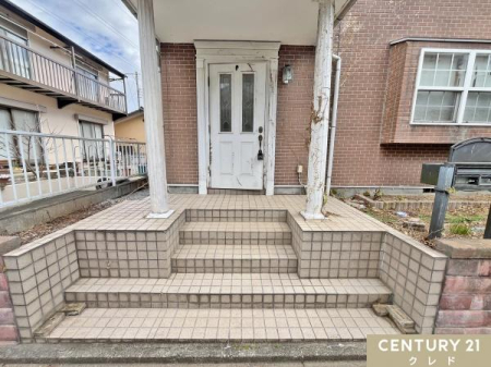 ���� ��Ƃ肠�錺�ւ̃A�v���[�`�͒����݂ɕ����Ă��邽�߁A�J�̓����ۗ��������ĎP�̏����Ȃǂ��s���܂��B
�K�i�e�ɂ͐A�ؔ��̐A���Ȃǂ�u���Č���\�����Ă��f�����Ԃł��B