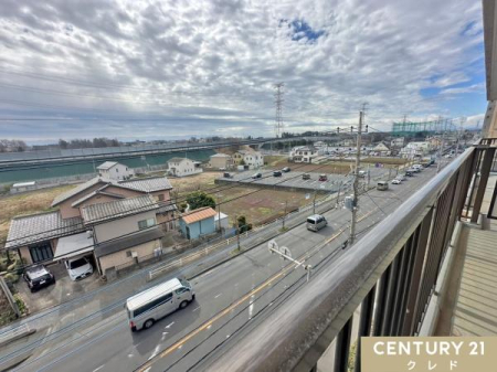 �Z�˂���̒��]�ʐ^ �ŏ�K�Ȃ�ł͂̊J�������ӂ�钭�]�ł��B�O�ʂɎ��E���Ղ鍂���������Ȃ��A�����̌i�F�܂Ō��n���܂��B