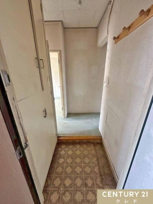 ���� ���g���ȕ��̃^�C������ۓI�Ȍ��փX�y�[�X�ł��B�ǖʂɂ͕֗��Ȗؐ��̃R�[�g�|��������A�A��ɏ㒅��X�q���T�b�Ɗ|������̂��������|�C���g�B