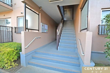 ���̑����p�� ���ꂢ�ɐ��|���s���͂������L���ł��B�K�i�ɂ͎肷�肪�ݒu����Ă���A�����Ȃ��q�l�₲�N�z�̕��̏�艺������S�Ȕz��������Ă��܂��B