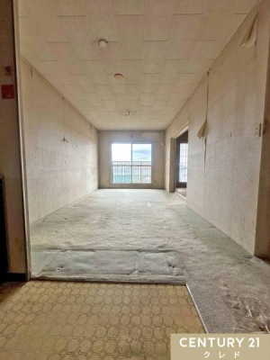 ���r���O �yLDK12.5���z
���Ƒ����W�܂郊�r���O�́A�쓌�����ŗz����ǍD�B�ŏ�K�̂��ߒ��]���ǂ��A�J���I�ȋC���Ń����b�N�X���ĉ߂����܂��B