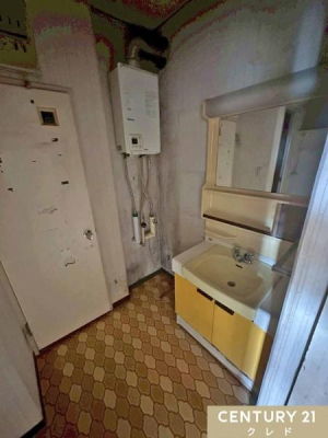 ���ʑ�E���ʏ� �Ɨ����ʑ����������ʎ��́A���g���ȕ��̏��ނ��ǂ�������������ۂł��B���ʃ{�E�����ɂ͎��[�X�y�[�X������A���|���p�i�Ȃǂ̃X�g�b�N�ނ���������Еt���܂��B