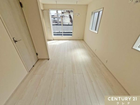 �q������ �y�m��5.25��+5���z
�h�A��2��������A�����͊Ԏd�؂������2�����ɕ����邱�Ƃ��\�B���q�l�̐����⃉�C�t�X�^�C���̕ω��ɍ��킹�āA�_��Ɏg������ς�����֗��ȋ�Ԃł��B