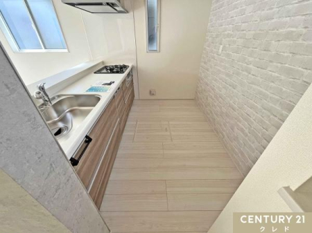 �L�b�`�� �L�b�`���͑�l2�l������ł���Ƃ�̂���L���ŁA�����̉Ǝ��̎��Ԃ����K�ɁB���q���܂́u����Ă݂����I�v�ɂ��A�Ί�ŉ��������Ȃ��Ԃł��B