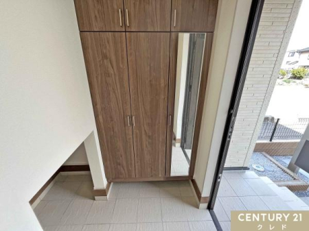 ���� �V��܂œ͂���e�ʂ̃V���[�Y�{�b�N�X�ŁA���Ƒ��̌C���X�b�L�����[�B���o�����O�̐g�����Ȃ݃`�F�b�N�ɕ֗��ȑS�g���t���ł��B