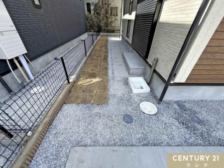 �� �֗��ȗ������������B�K�[�f�j���O�̐�����A���q�l�̌C�􂢁A�y�b�g�̑��􂢁A��ԂȂǁA�O�Ő����g���������ɑ劈�􂵂܂��B