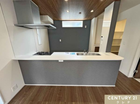 �L�b�`�� ���r���O�����n����J���I�ȃI�[�v���L�b�`���B�t���b�g�ȍL�����[�N�g�b�v�͊J����������A�������������Ƒ��Ƃ̉�b���e�݂܂��B