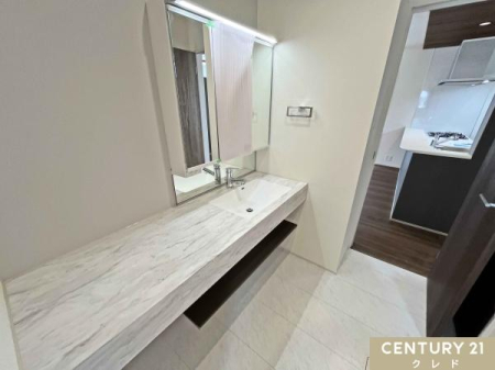 ���ʑ�E���ʏ� �嗝�Β��J�E���^�[���f����I�[�v���T�j�^���[�B�L�X�Ƃ������ʃX�y�[�X�Ƒ�^�~���[���̗p���A�z�e�����C�N�ȍ����������o���܂��B