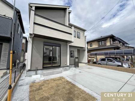 �O�ʓ��H�܂ތ��n�ʐ^ ��搮�����i�񂾂��ꂢ�ȊX���݂ɒa������S5���B���ԏ�͕���2�䕪���m�ۂ��A���Ԃ̏o��������X���[�Y�ɍs���܂��B