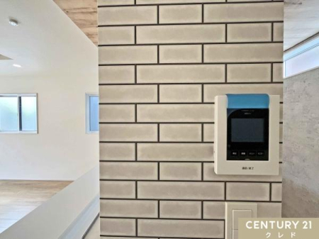 ���̑� �yTV���j�^�[�t���C���^�[�t�H���z  
���K�҂̎p�������̃��j�^�[�Ŋm�F�ł�����S�̐ݔ��B�Z�[���X�Ȃǂ̑Ή����T�������Ƃ���A���q�l�̂�����Ԏ��ɂ��S�����@�\�ł��B