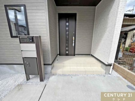 ���̑� �X�^�C���b�V���ȃf�U�C���̋@�\�和�́A�C���^�[�z���A�X�փ|�X�g�A��z�{�b�N�X����ɂ܂Ƃ܂��Ă���A���֎��肪�X�b�L���Ɛ������ꂽ��ۂɎd�オ���Ă��܂��B