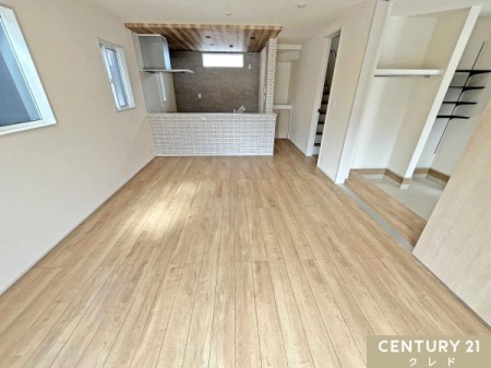 ���r���O �yLDK16���z
�}���`�G���g�����X�ƒ��ڌq����A�J�������ӂ��16����LDK�B�܏�V���L�b�`���̖ؖڒ�������V��A�����K���̍��ǂ��������ȋ�Ԃ����o���܂��B