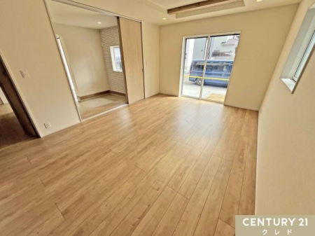 ���r���O �yLDK16���z
3�ʍ̌��A�쓌���ɊJ������݂������r���O�́A���邢���������Ղ�Ɠ��鋏�S�n�̗ǂ���ԁB���Ƒ��݂�Ȃ����R�̂ŐS�n�ǂ��߂������Ƃ��ł��܂��B