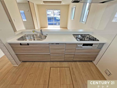 �L�b�`�� 3���R������򐅊�A�Ǝ��̎��Z�ɑ劈��̐H��@�ȂǁA�Ǝ����T�|�[�g����ݔ����[���B�f�U�C�����Ƌ@�\�������˔������L�b�`���ł��B