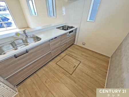 �L�b�`�� �L�b�`���͑�l2�l������ł���Ƃ�̂���L���ŁA�����̉Ǝ��̎��Ԃ����K�ɁB���q���܂́u����Ă݂����I�v�ɂ��A�Ί�ŉ��������Ȃ��Ԃł��B