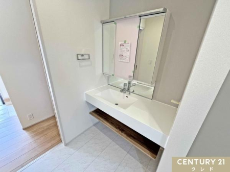 ���ʑ�E���ʏ� �嗝�Β��J�E���^�[���f����I�[�v���T�j�^���[�B�L�X�Ƃ������ʃX�y�[�X�Ƒ�^�~���[���̗p���A�z�e�����C�N�ȍ����������o���܂��B