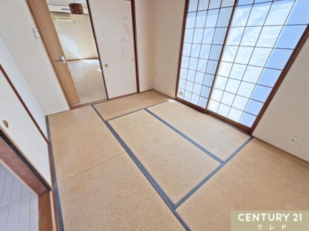 �a�� �y�a��6���z
LDK�ƂȂ���t���L�V�u���Șa���B
�_�炩�ȏ�ŉ��������ɂ����Ռ����z���B�q�Ԃ�L�b�Y�X�y�[�X�Ƃ��Ă��g�p�\�ł��B