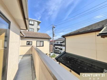 �Z�˂���̒��]�ʐ^ ���Z�܂��o���R�j�[����̒��]�ł��B
�z������̗ǂ��Z��X�G���A�̃o���R�j�[����́A���ꂽ���ɂ͐X�ƍL�����𒭂߂邱�Ƃ��ł��܂��B