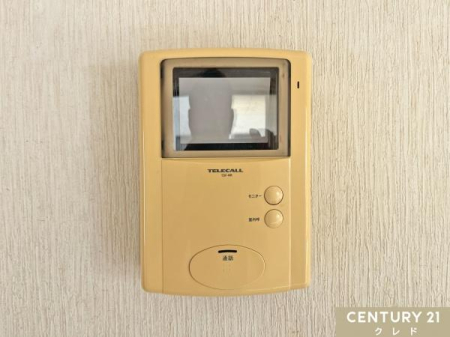 ���̑� �yTV���j�^�[�t���C���^�[�z���z
���ւ��J����O�ɉf���E�����ő�����m�F�ł��A�h�Ɩʂɔz���B���q�l�̂�����Ԃ�P�g�̕��ɂ��S�����ݔ��ł��B
���r���O���烏���^�b�`�ŉ��΂ł��܂��B