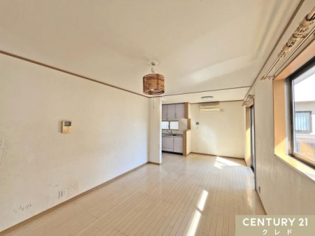 ���r���O �yLDK15.625���z
�Ƌ�̔z�u�����₷���c���̊Ԏ��̃��r���O�ł��B
�Ƒ��ň͂ސH���V�[���₭�났�̎��ԂȂǂɂ��_��ɑΉ��ł��܂��B