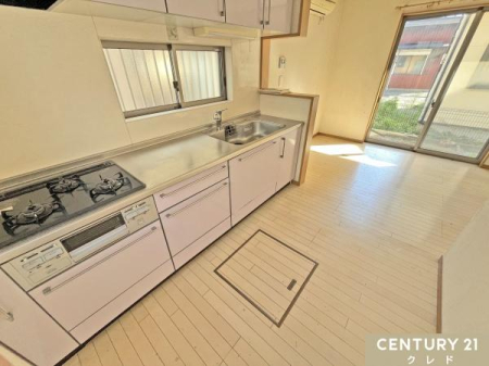 �L�b�`�� �J�����̂���L�b�`���͉Ƒ��Ɏ�n���ŗ�����H�����n���܂��B
�R�~���j�P�[�V�������Ƃ�Ȃ���X���[�Y�Ȕz�V���Еt�����ł��܂��B