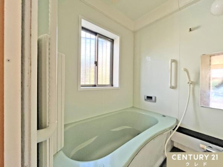 ���� ���R��������A���C�����₷�������B
����K���X�Ńv���C�o�V�[�ɂ��z���B
���₩�ȃJ�[�u�̗����Őg�̂��x���₷���A���g�������₷���`��ł��B