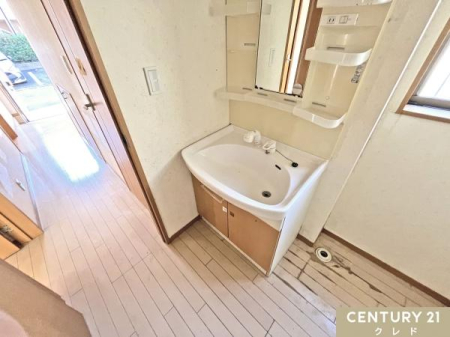 ���ʑ�E���ʏ� �Ɨ����ʉ��ϑ��ݒu�B
���ʑ�ɂ����[��������Ă���̂Ő������X�b�L���ƈێ��B���q�l�Ƃ̓������̈ߗނ̒��E�����₷����Ƃ�����܂��B