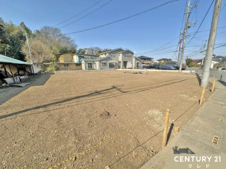 �O�ʓ��H�܂ތ��n�ʐ^ �O�ǃu���b�N�̐ݒu�͓��Ђ����S���܂��B
������p��}���āA��Ƃ肠��q��ċ�Ԃ╽���X�^�C���ȂǁA���z�̋�Ԃ�݌v�ł��܂��B