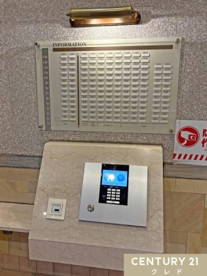 �G���g�����X �y�I�[�g���b�N�z
���̂����Y�ꂪ�����Ă��h�A���܂�Ǝ����Ō����{�������I�[�g���b�N�́A�󂫑��΍��h�Ɩʂł����S�Ȑݔ��ƂȂ��Ă��܂��B