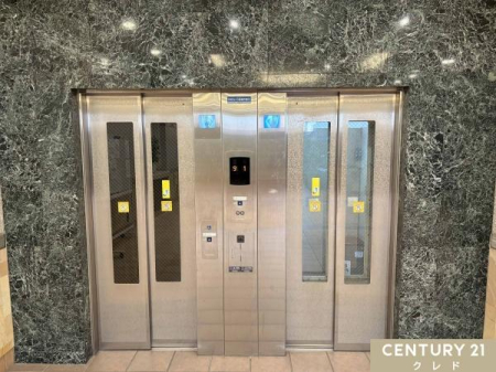 ���̑����p�� �y�G���x�[�^�[�z
���Z�܂��̊K�܂ŃG���x�[�^�[���g�p���邱�Ƃ��ł��܂��B�����̎ア���┃�����A��̑�R�̉ו����^�ԂƂ��Ȃǂɂ͏d�󂵂܂��ˁB