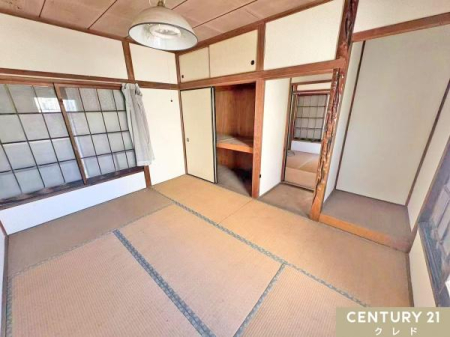 �Q�� �y�a��6���z
2�K��6���͐Q���ɂ��g�p�ł��܂��B
���ʂ̕t�����؂̒����{�i�I�Șa�̋�Ԃ����o�B
�t���[�����O�ւ̕ύX�ɂ��}�b�`���܂��B