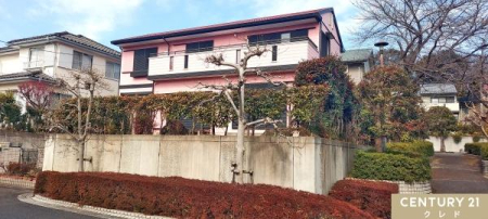 ���n�O�ώʐ^ �L���Ȏ��R�ƊՐÂȏZ��X�G���A�u����j���[�^�E���v�̋������n�Ɉʒu����4LDK�̂��Z�܂��ł��B
��v���������t�H�[�����A���K�Ȃ��Z�܂��ɐ��܂�ς��܂����B