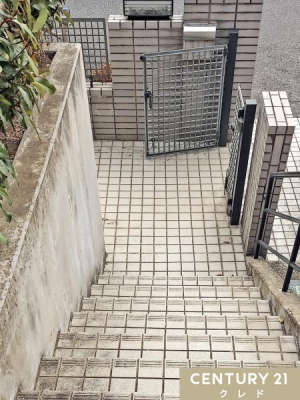 ���̑� ���H���猺�ւ܂ł̃A�v���[�`�̓^�C���~���̊K�i�������Ă��܂��B
�X�b�L���Ƃ�����ۂ̊K�i�ɂ͉��ʂ�����A����ɂ����\���ƂȂ��Ă��܂��B