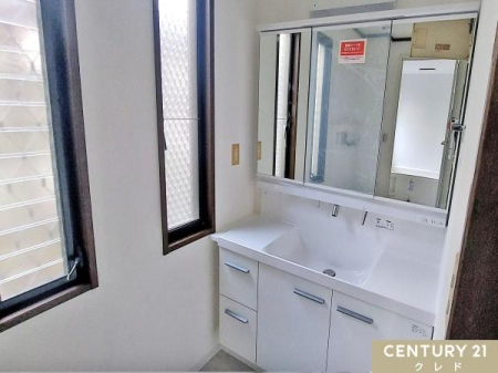 ���ʑ�E���ʏ� ���ʉ��ϑ��V�K�����I
���[�X�y�[�X�␅���A�~���[�Ȃǂ̏[���̋@�\���A�|�������₷���݌v�ŉq���I�Ȋ����ێ����₷���Ȃ�܂��B