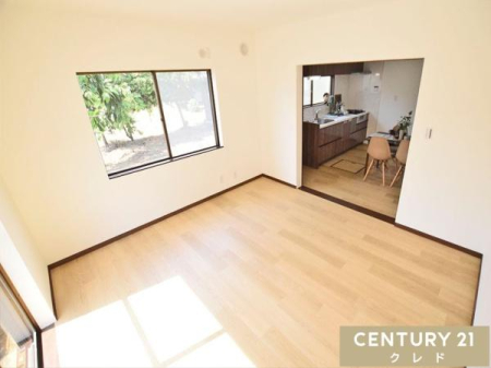 �m�� �y8���m���z
���r���O�ɗאڂ���m���͈����˃^�C�v�̔����J����΁A���L�X�Ƃ�����ԂƂ��Ďg�����Ƃ��ł��܂��B���r���O���l�S�n�̗ǂ��z���⒭�]���y���ނ��Ƃ̂ł���2�ʍ̌��̎����ł��B