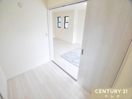 �m�� �y�m��3���z
�L�b�Y�X�y�[�X��q�ԂȂǂƂ��Ďg����3���̋����B
���r���O�Ƙa���ƍ��킹�邱�Ƃɂ����19�����̍L���Ƃ��Ă��g���܂��B