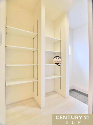 ���[ �y�V���[�Y�C���N���[�[�b�g�z
���ւɂ̓V���[�Y�C���N���[�[�b�g������܂��B
�y����̕t�������|�p�i��A�E�g�h�A�p�i�A���q�l�̕������̓���Ȃǂ��X�b�L���Ǝ��[�ł��A�Ƒ��̕��ׂ��Ԃ����܂��B