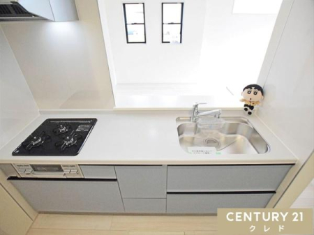 �L�b�`�� �J�����̂���Ζʎ��L�b�`���͉Ƒ��Ɏ�n���ŗ�����H�����n���܂��B
�R�~���j�P�[�V�������Ƃ�Ȃ���X���[�Y�Ȕz�V���Еt�����ł��܂��B