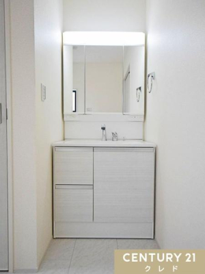 ���ʑ�E���ʏ� �y�Ɨ����ʉ��ϑ�z
�g���₷�����l�������݌v�̐��ʉ��ϑ��ݒu�B
�Z��S�̂̓����Ƀ}�b�`���₷���V���v���ȑ���Ȃ���A���[�͂��d���������K�Ɏg����ݔ��ł��B