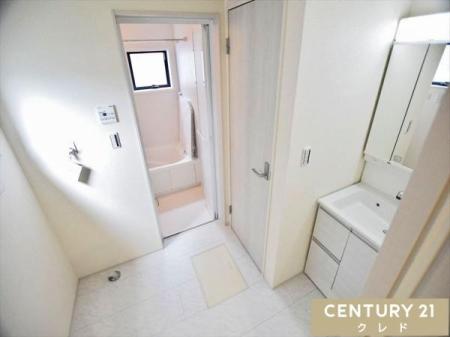 ���ʑ�E���ʏ� ��1�؂̐��ʎ��͈ߗނ̒��E���ȒP�ɍs����L���B
���[�L�x�ȃV�����[����t���̐��ʑ�́A�Ǝ��������m�ۂ����ʎ����ɂ�Ƃ���v���X�B���m���̂���������������ʎ����ōς܂��邱�Ƃ��ł��܂��B