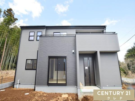 �O�ʓ��H�܂ތ��n�ʐ^ �y2�����z
�O�\�͊����Ɍ����Ē��J�Ȏ{�H���s���Ă��܂��B
������͂������̎�2�����񒓎ԉ\�ȃJ�[�X�y�[�X���m�ۂł��܂��B