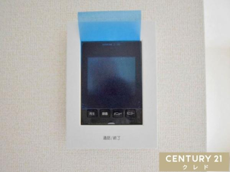 ���̑� �yTV���j�^�[�t���C���^�[�z���z
���ւ��J����O�ɉf���E�����ő�����m�F�ł��A�h�Ɩʂɔz���B���q�l�̂�����Ԃ�P�g�̕��ɂ��S�����ݔ��ł��B
���r���O���烏���^�b�`�ŉ��΂ł��܂��B