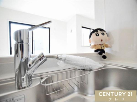 �L�b�`�� �y�򐅊�t���L�b�`���z
�t���b�g�ł�����ꂵ�₷���L�b�`���ɂ͏򐅊��ݒu�B
�����ɓ������ꂽ�򐅊�̓X�y�[�X���Ƃ炸�ɁA���ꂢ�Ȑ����g�p���邱�Ƃ��ł��܂��B